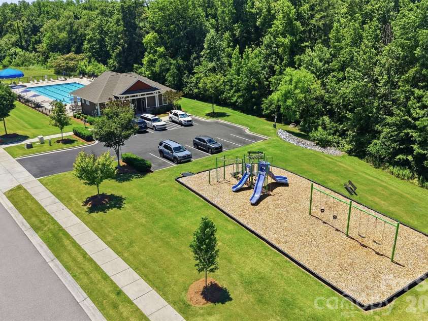 10038 Travertine Trail, Davidson, NC 28036.  MLS# CAR4424425, YatesRealty ID 51572. Neighborhood Amenities - Playground