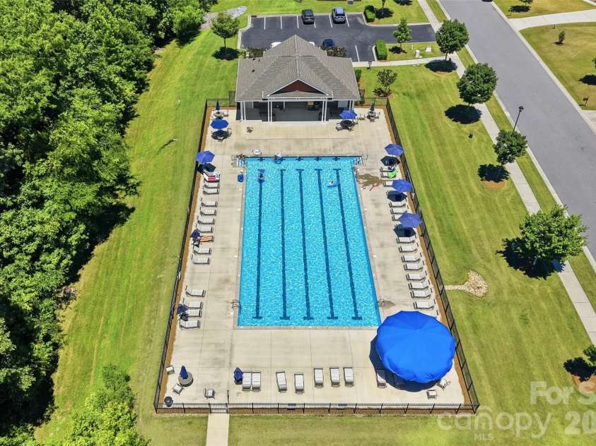 10038 Travertine Trail, Davidson, NC 28036.  MLS# CAR4424425, YatesRealty ID 51572. Neighborhood Amenities - Pool