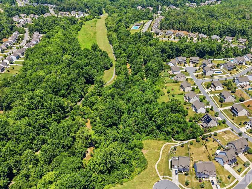 10038 Travertine Trail, Davidson, NC 28036.  MLS# CAR4424425, YatesRealty ID 51572. Neighborhood Amenities - Walkways