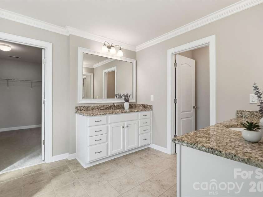 10038 Travertine Trail, Davidson, NC 28036.  MLS# CAR4424425, YatesRealty ID 51572. Primary Suite - Bathroom