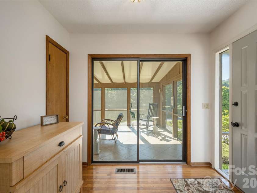 12 Willow Park Lane, Hendersonville, NC 28739.  MLS# CAR4425117, YatesRealty ID 51574. 