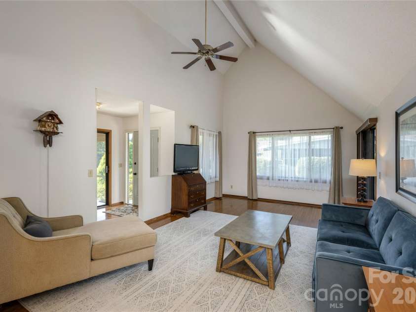 12 Willow Park Lane, Hendersonville, NC 28739.  MLS# CAR4425117, YatesRealty ID 51574. 