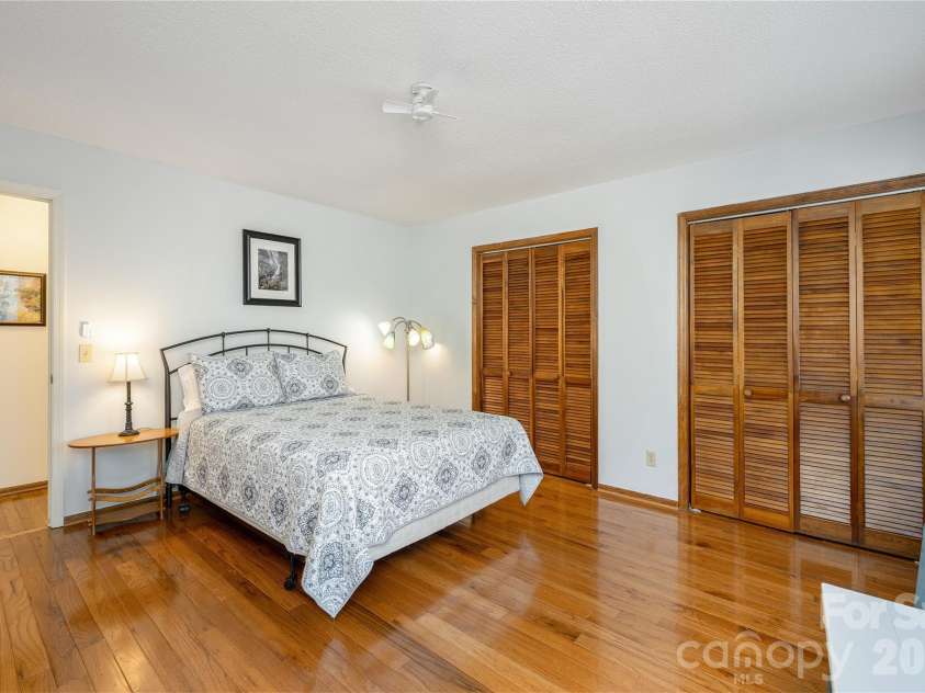 12 Willow Park Lane, Hendersonville, NC 28739.  MLS# CAR4425117, YatesRealty ID 51574. 