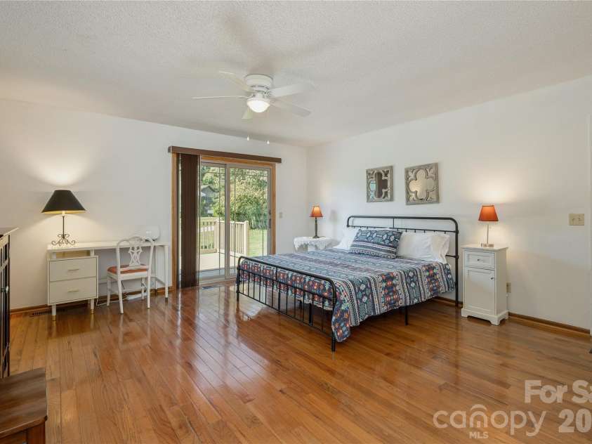 12 Willow Park Lane, Hendersonville, NC 28739.  MLS# CAR4425117, YatesRealty ID 51574. 