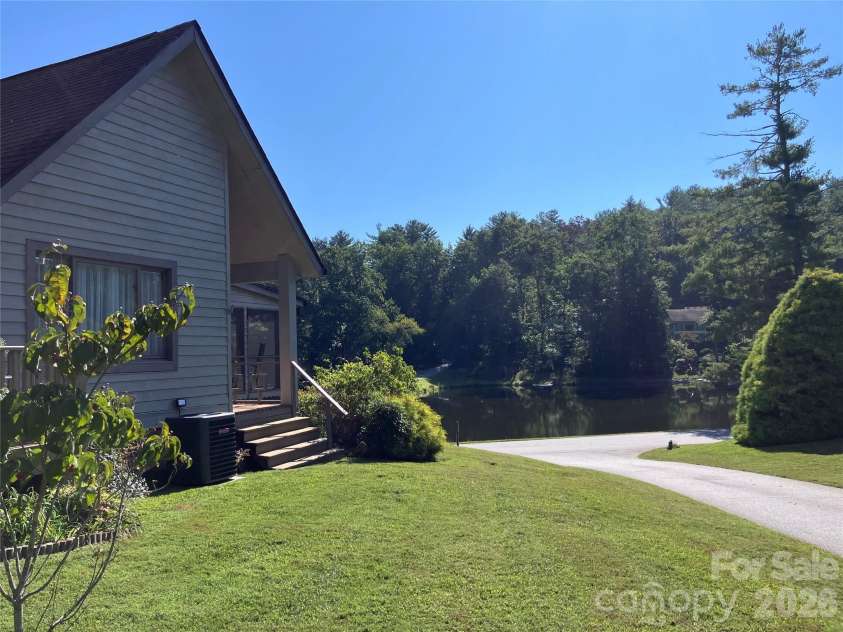 12 Willow Park Lane, Hendersonville, NC 28739.  MLS# CAR4425117, YatesRealty ID 51574. 