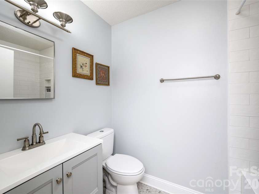 12 Willow Park Lane, Hendersonville, NC 28739.  MLS# CAR4425117, YatesRealty ID 51574. 