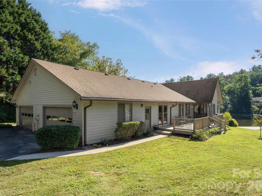 12 Willow Park Lane, Hendersonville, NC 28739.  MLS# CAR4425117, YatesRealty ID 51574. 