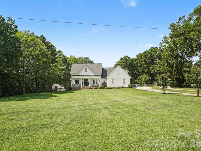 372 Linwood Road, Mooresville, NC 28115.  MLS# CAR4424534, YatesRealty ID 51575. 