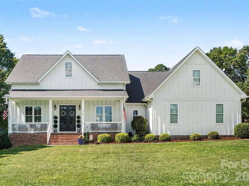 372 Linwood Road, Mooresville, NC 28115.  MLS# CAR4424534, YatesRealty ID 51575. 