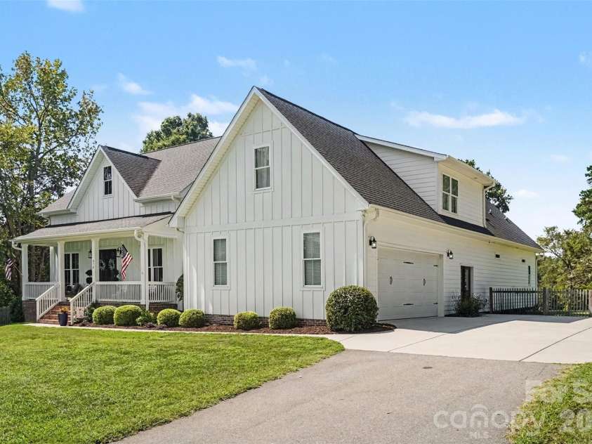 372 Linwood Road, Mooresville, NC 28115.  MLS# CAR4424534, YatesRealty ID 51575. 