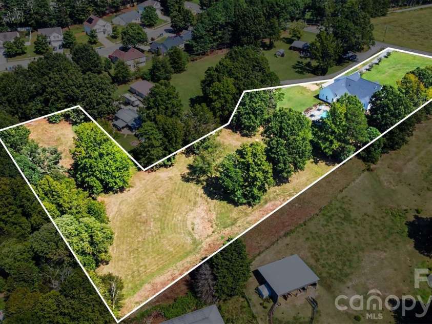 372 Linwood Road, Mooresville, NC 28115.  MLS# CAR4424534, YatesRealty ID 51575. 