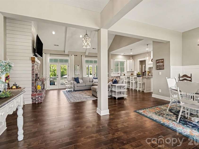 372 Linwood Road, Mooresville, NC 28115.  MLS# CAR4424534, YatesRealty ID 51575. 