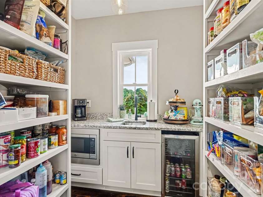 372 Linwood Road, Mooresville, NC 28115.  MLS# CAR4424534, YatesRealty ID 51575. 