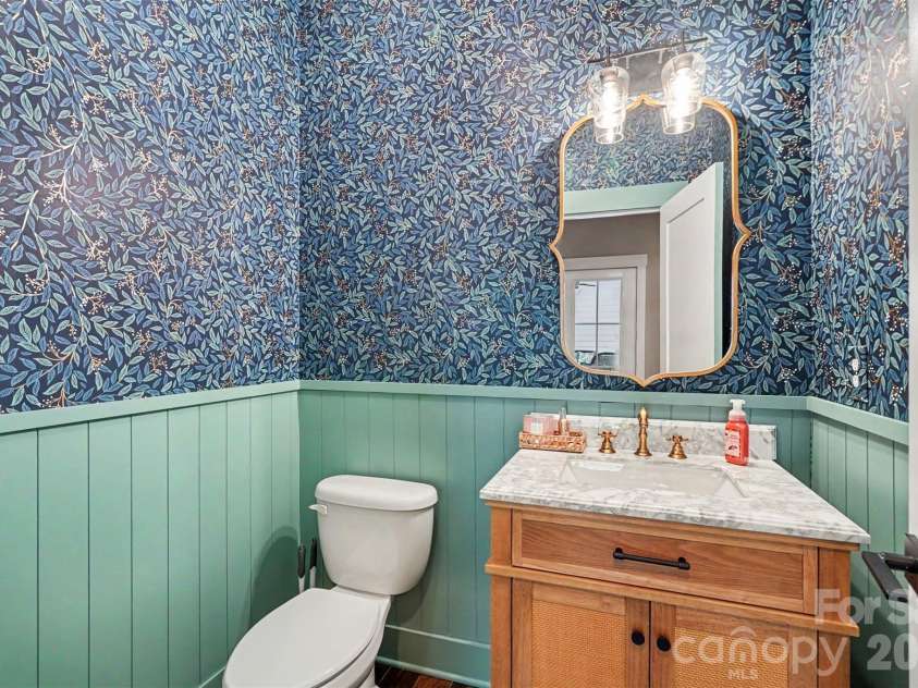 372 Linwood Road, Mooresville, NC 28115.  MLS# CAR4424534, YatesRealty ID 51575. 