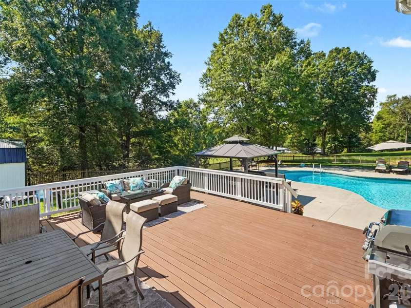 372 Linwood Road, Mooresville, NC 28115.  MLS# CAR4424534, YatesRealty ID 51575. 