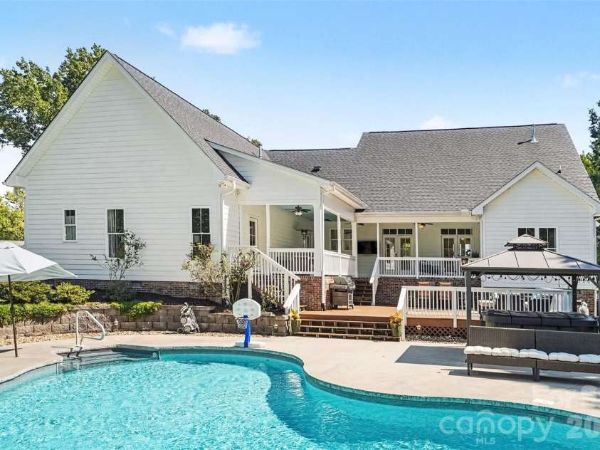 372 Linwood Road, Mooresville, NC 28115.  MLS# CAR4424534, YatesRealty ID 51575. 