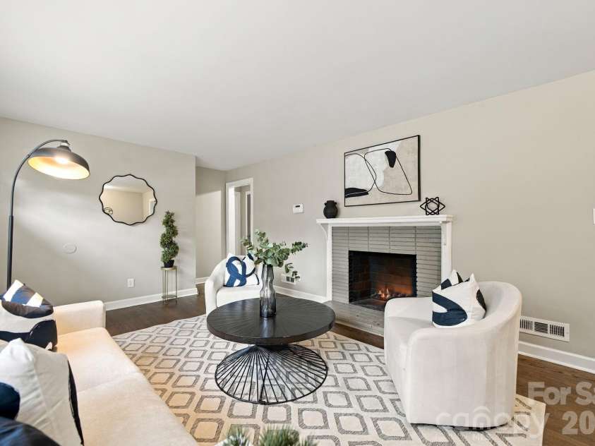 3307 Bonaire Drive, Charlotte, NC 28208.  MLS# CAR4424557, YatesRealty ID 51576. 