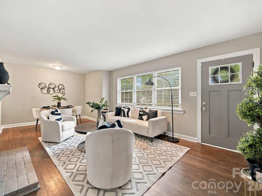 3307 Bonaire Drive, Charlotte, NC 28208.  MLS# CAR4424557, YatesRealty ID 51576. 