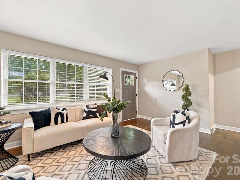 3307 Bonaire Drive, Charlotte, NC 28208.  MLS# CAR4424557, YatesRealty ID 51576. 