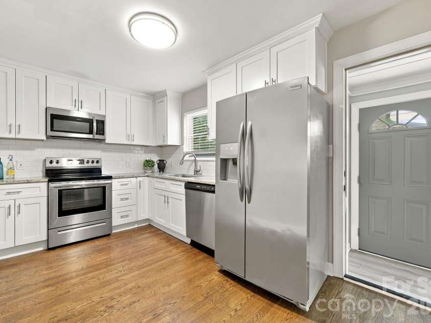 3307 Bonaire Drive, Charlotte, NC 28208.  MLS# CAR4424557, YatesRealty ID 51576. 