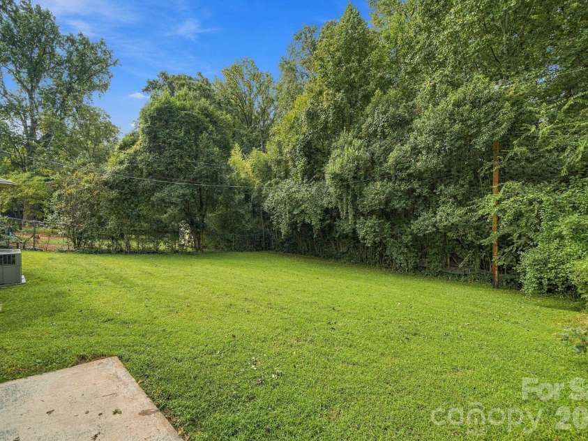 3307 Bonaire Drive, Charlotte, NC 28208.  MLS# CAR4424557, YatesRealty ID 51576. 