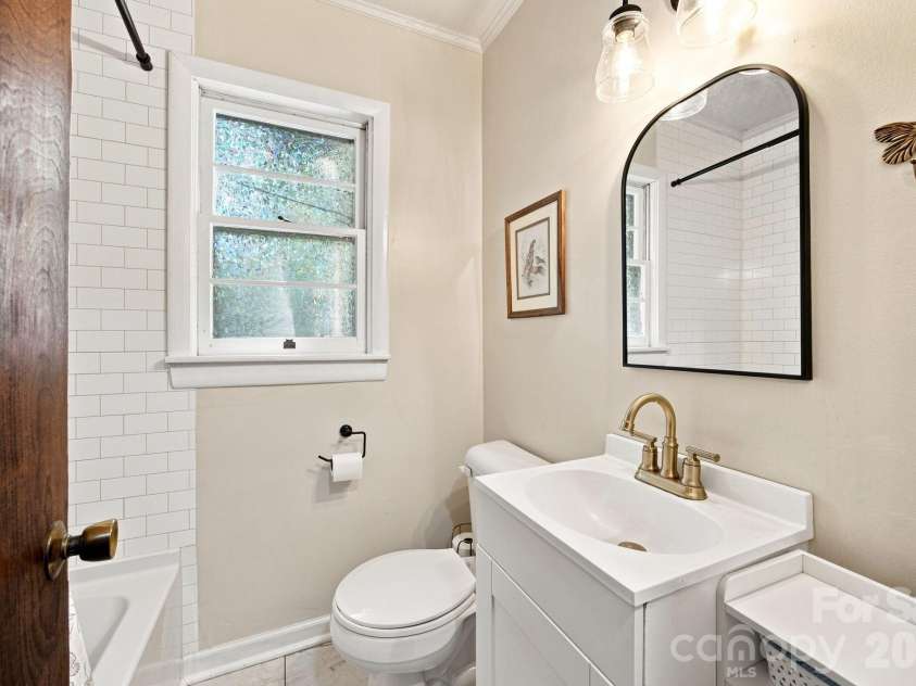4036 Rhynland Drive, Sherrills Ford, NC 28673.  MLS# CAR4425140, YatesRealty ID 51577. 2nd full bath on main level