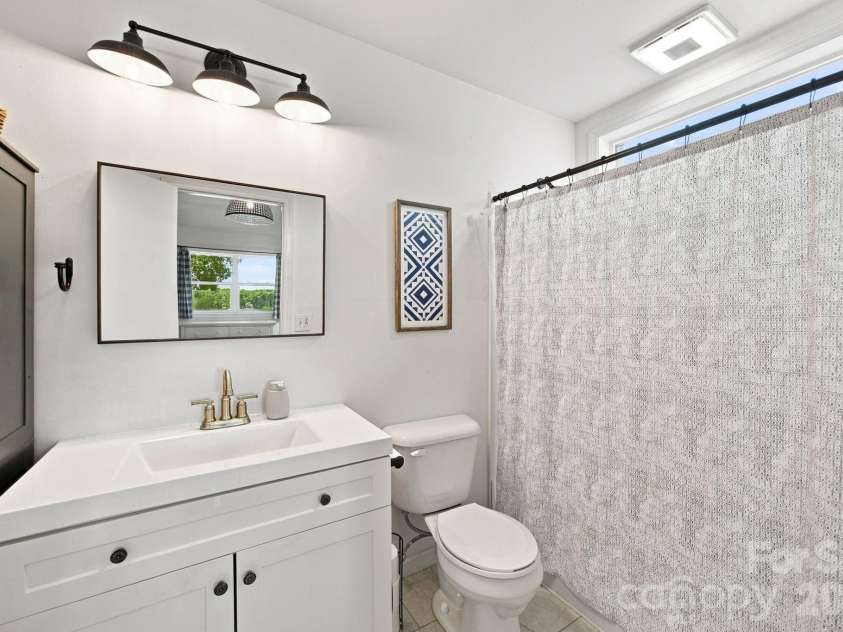 4036 Rhynland Drive, Sherrills Ford, NC 28673.  MLS# CAR4425140, YatesRealty ID 51577. Ensuite primary bath