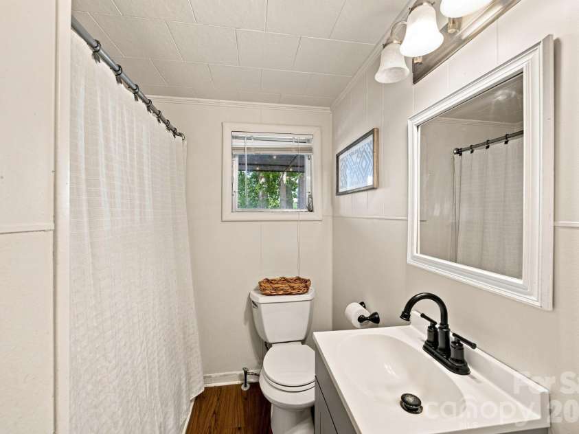 4036 Rhynland Drive, Sherrills Ford, NC 28673.  MLS# CAR4425140, YatesRealty ID 51577. Full bath in basement