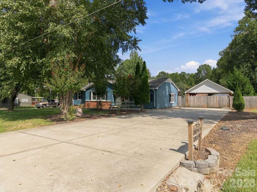 235 Linda Street, Salisbury, NC 28146.  MLS# CAR4424503, YatesRealty ID 51578. 