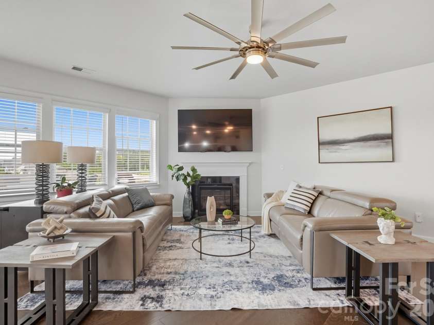 16617 Cozy Cove Road, Charlotte, NC 28278.  MLS# CAR4304689, YatesRealty ID 5158. Great surrounded by windows