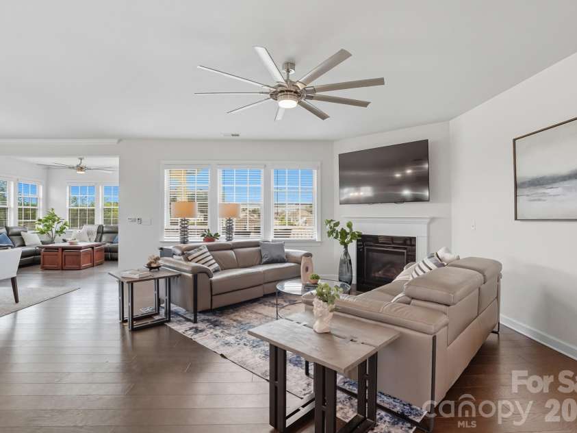 16617 Cozy Cove Road, Charlotte, NC 28278.  MLS# CAR4304689, YatesRealty ID 5158. Light filled rooms & amazing open floor plan