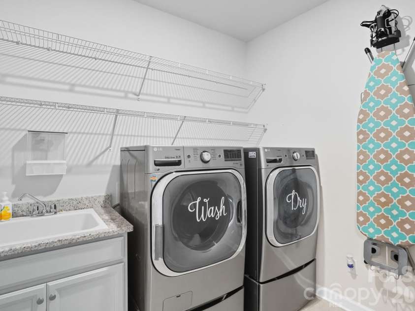 16617 Cozy Cove Road, Charlotte, NC 28278.  MLS# CAR4304689, YatesRealty ID 5158. Main Level Laundry Room