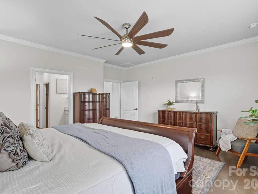 16617 Cozy Cove Road, Charlotte, NC 28278.  MLS# CAR4304689, YatesRealty ID 5158. Main Level Primary Bedroom Suite