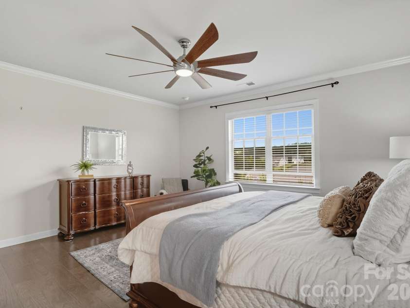 16617 Cozy Cove Road, Charlotte, NC 28278.  MLS# CAR4304689, YatesRealty ID 5158. Main Level Primary Bedroom Suite