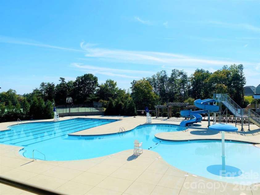 16617 Cozy Cove Road, Charlotte, NC 28278.  MLS# CAR4304689, YatesRealty ID 5158. Pool w/ Membership