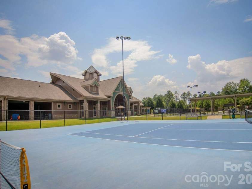 16617 Cozy Cove Road, Charlotte, NC 28278.  MLS# CAR4304689, YatesRealty ID 5158. Tennis/Pickleball w/ Membership
