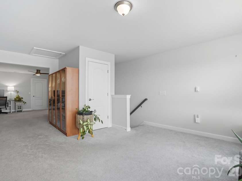 16617 Cozy Cove Road, Charlotte, NC 28278.  MLS# CAR4304689, YatesRealty ID 5158. Upper Level Loft