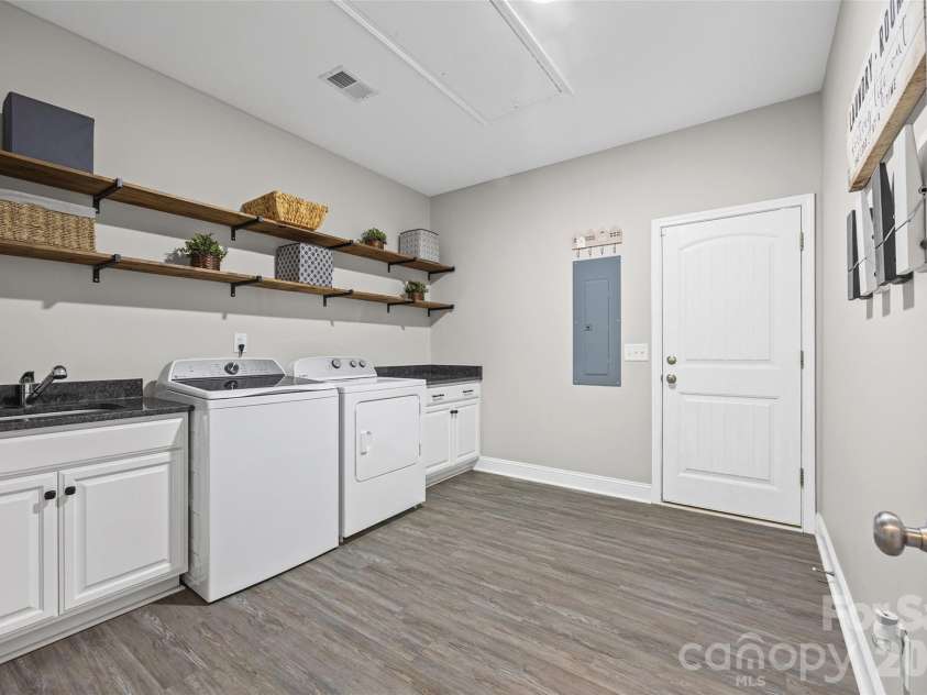 4329 Wylies Mill Road, Edgemoor, SC 29712.  MLS# CAR4424533, YatesRealty ID 51580. Large Laundry room