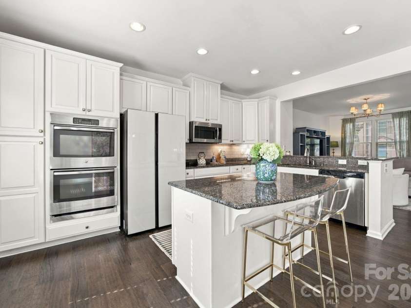 1717 Fleetwood Drive, Charlotte, NC 28208.  MLS# CAR4424481, YatesRealty ID 51581. Kitchen
