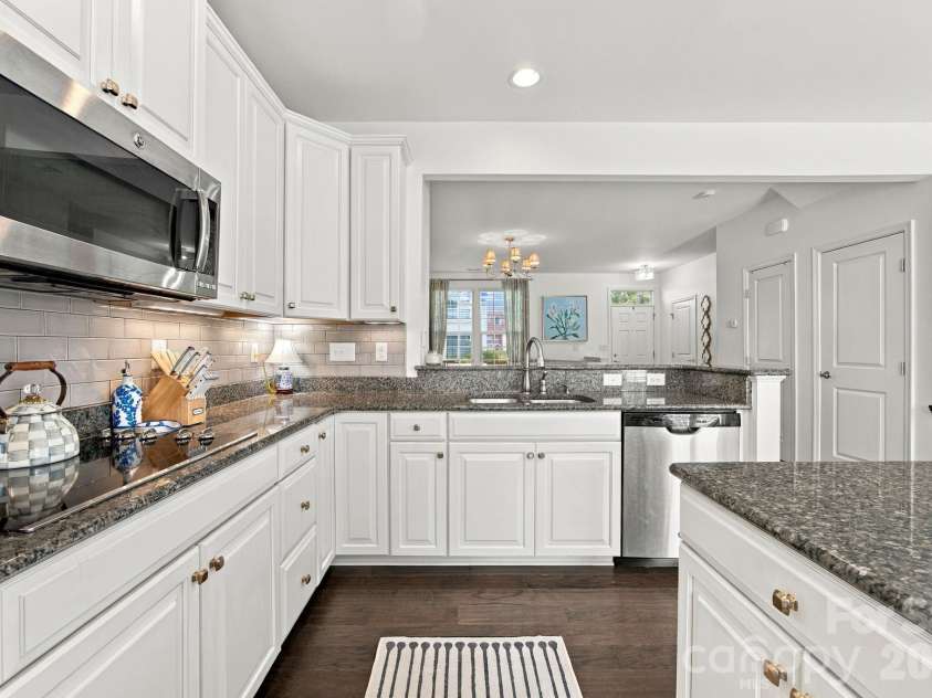 1717 Fleetwood Drive, Charlotte, NC 28208.  MLS# CAR4424481, YatesRealty ID 51581. Kitchen