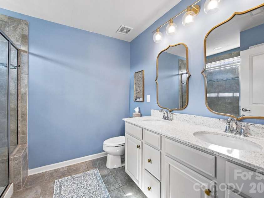 1717 Fleetwood Drive, Charlotte, NC 28208.  MLS# CAR4424481, YatesRealty ID 51581. Primary Bath