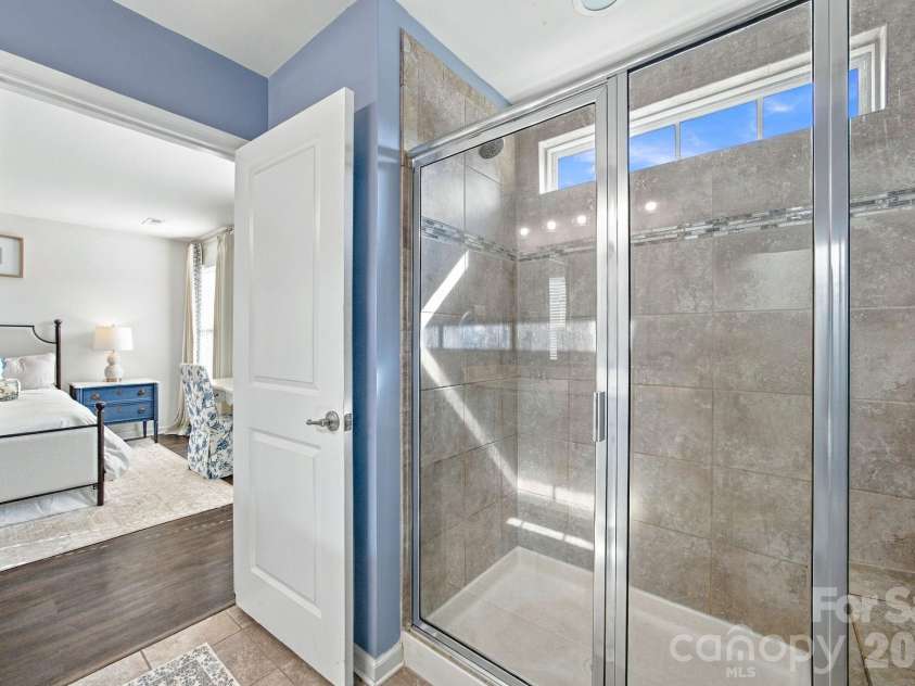 1717 Fleetwood Drive, Charlotte, NC 28208.  MLS# CAR4424481, YatesRealty ID 51581. Primary Bath