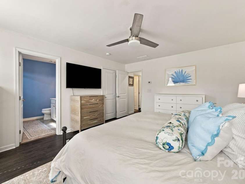 1717 Fleetwood Drive, Charlotte, NC 28208.  MLS# CAR4424481, YatesRealty ID 51581. Primary Suite