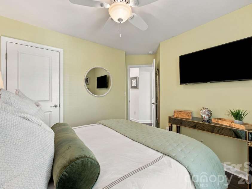 1717 Fleetwood Drive, Charlotte, NC 28208.  MLS# CAR4424481, YatesRealty ID 51581. Second Bedroom