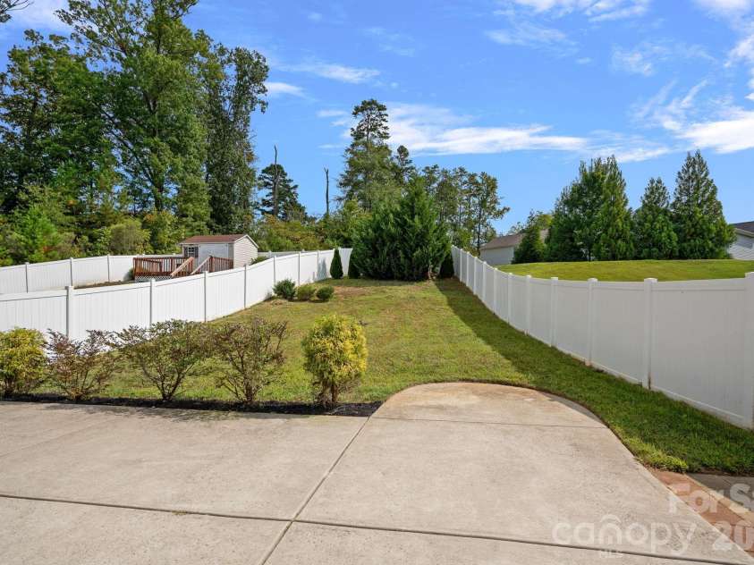 8226 Paw Valley Lane, Charlotte, NC 28214.  MLS# CAR4424539, YatesRealty ID 51583. 