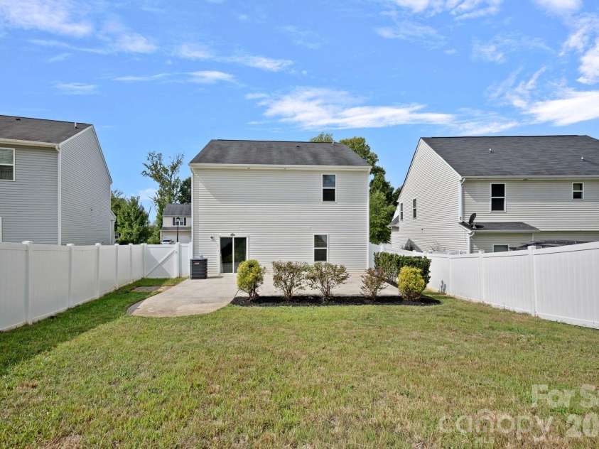 8226 Paw Valley Lane, Charlotte, NC 28214.  MLS# CAR4424539, YatesRealty ID 51583. 