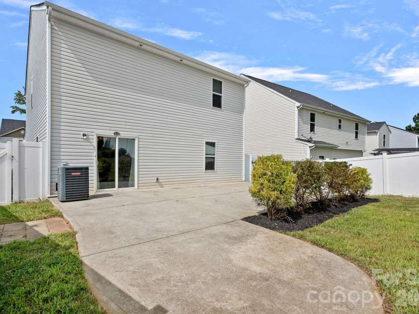 8226 Paw Valley Lane, Charlotte, NC 28214.  MLS# CAR4424539, YatesRealty ID 51583. 