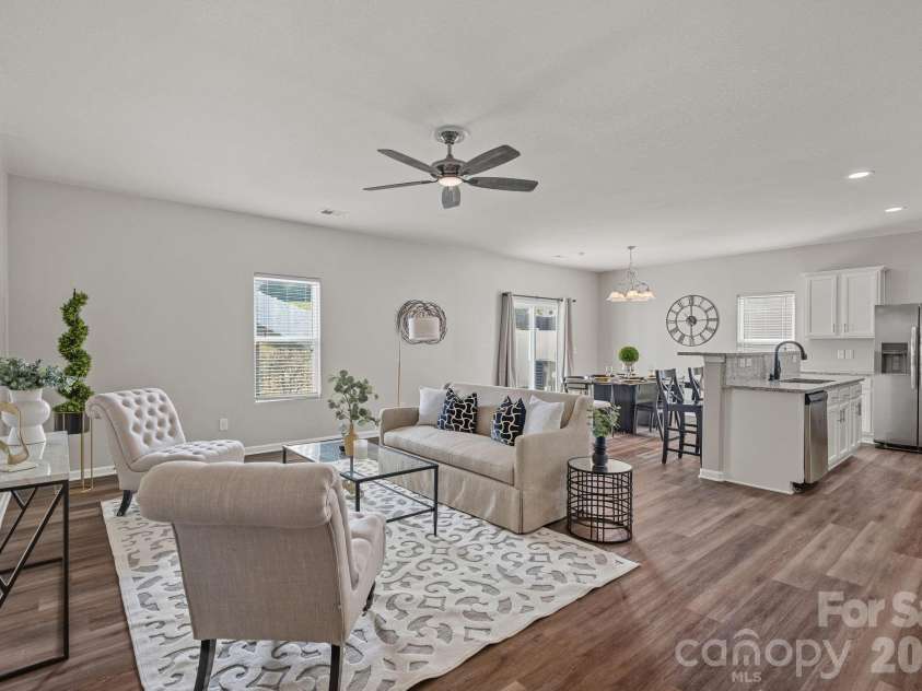 8226 Paw Valley Lane, Charlotte, NC 28214.  MLS# CAR4424539, YatesRealty ID 51583. Living Room