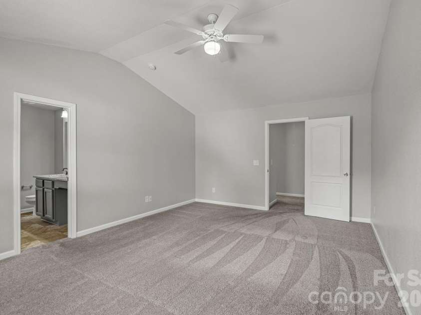 8226 Paw Valley Lane, Charlotte, NC 28214.  MLS# CAR4424539, YatesRealty ID 51583. Primary Bedroom