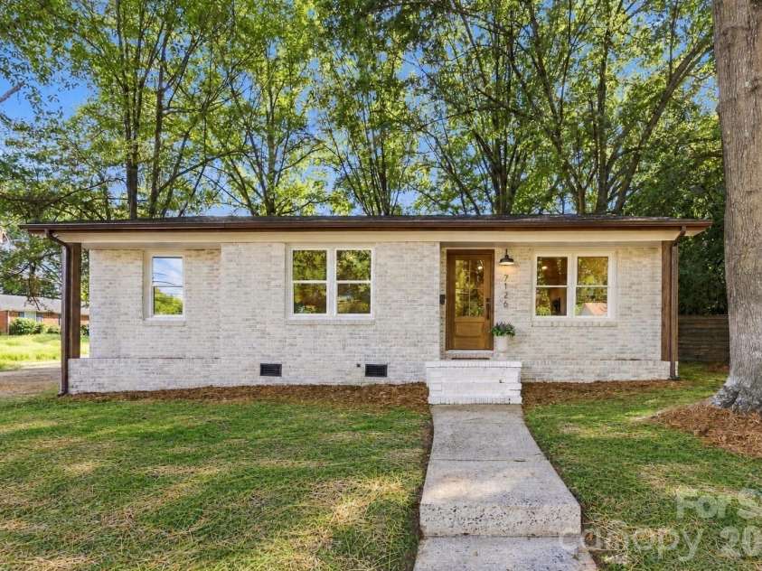7126 Woodstream Drive, Charlotte, NC 28210.  MLS# CAR4424205, YatesRealty ID 51586. 